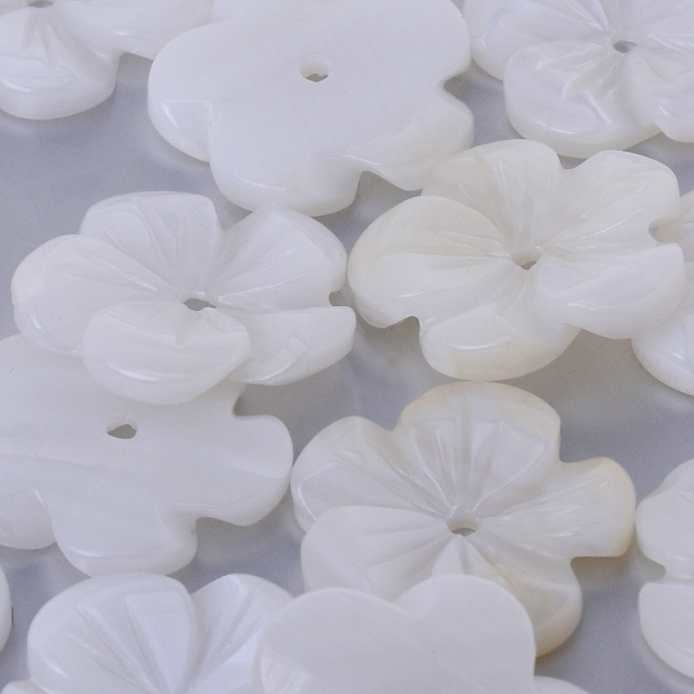 High Quality 15mm White Mother of Pearl Shell Flowers beads Natural Shell charm  central hole 1mm diy earring Hair accessories 10pcs
